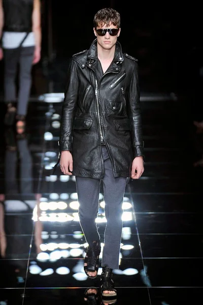 Look 7